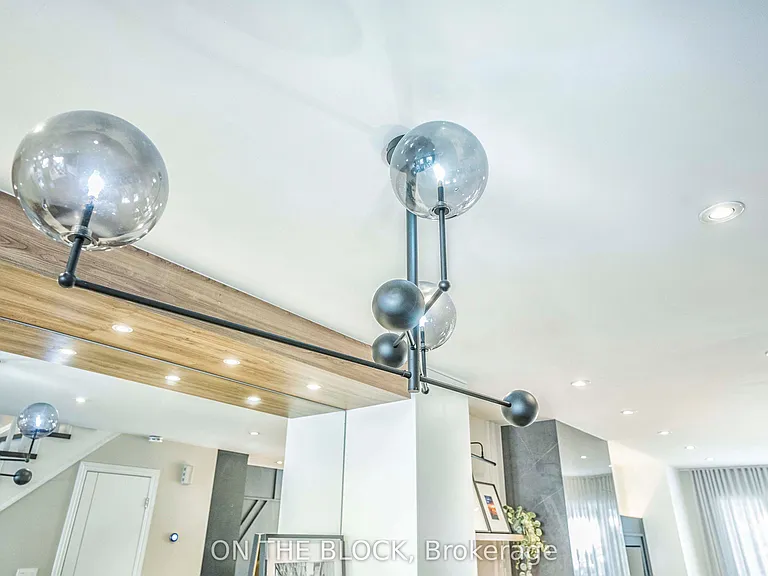 49 Leslie St — Photo 15