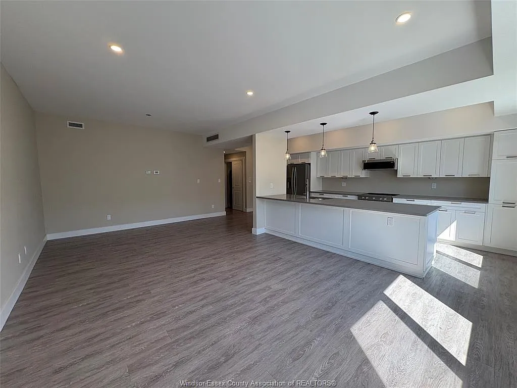 2 bed, 1035 sqft, $2,345 — Photo 3