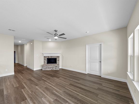 5th image of 210 Pennington Rd
