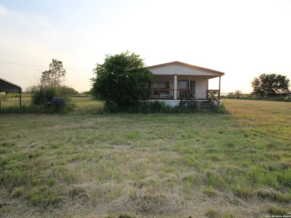 264 COUNTY ROAD 7719, Devine, TX 78016