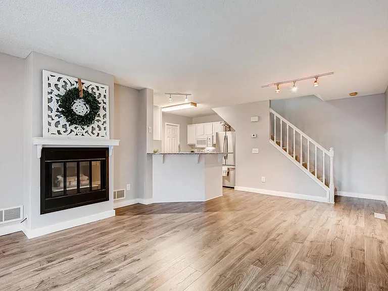 12758 Edgewater Path — Photo 3