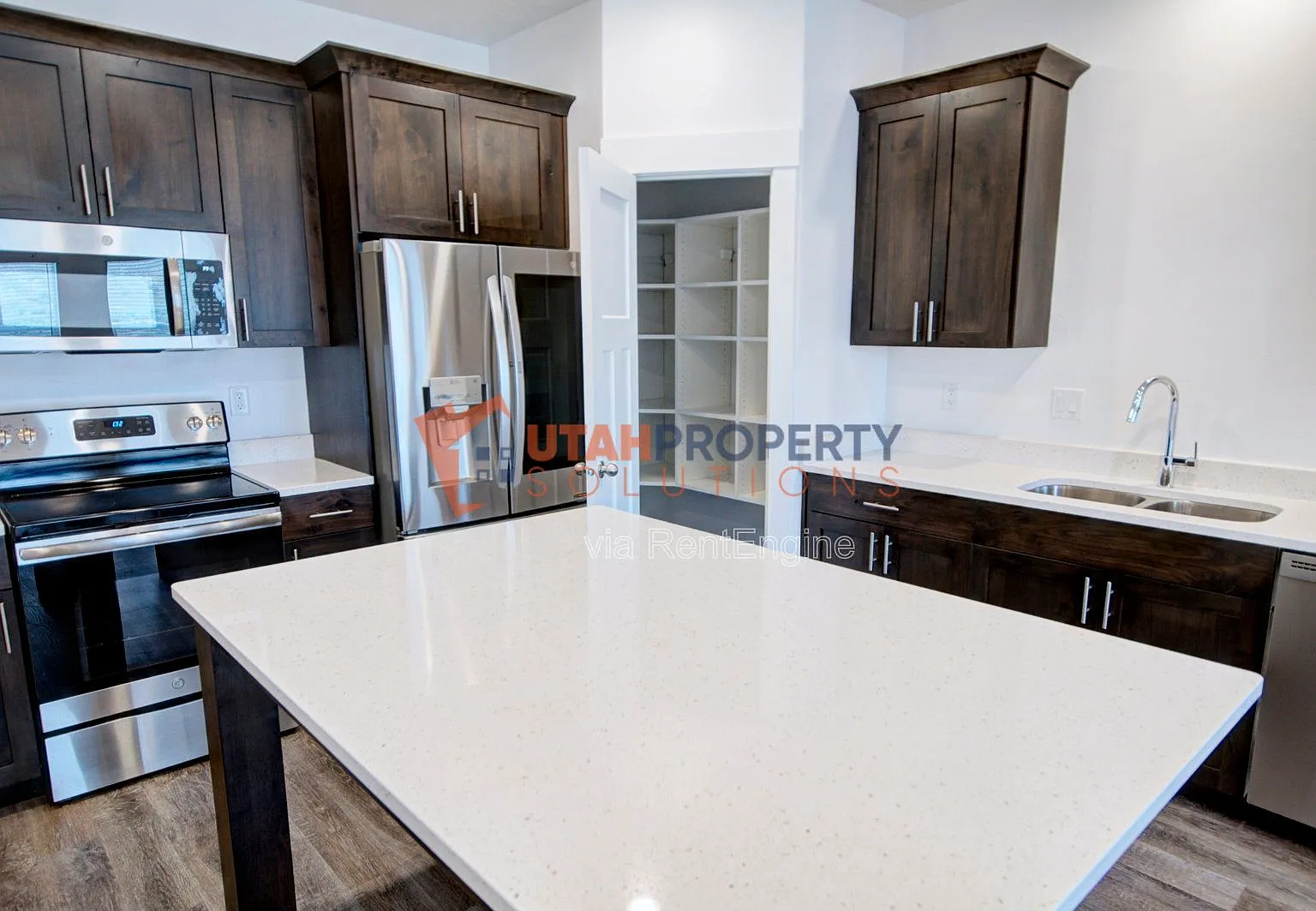 3 bed, 2.5 bath, 2082 sqft, $1,895 — Photo 4