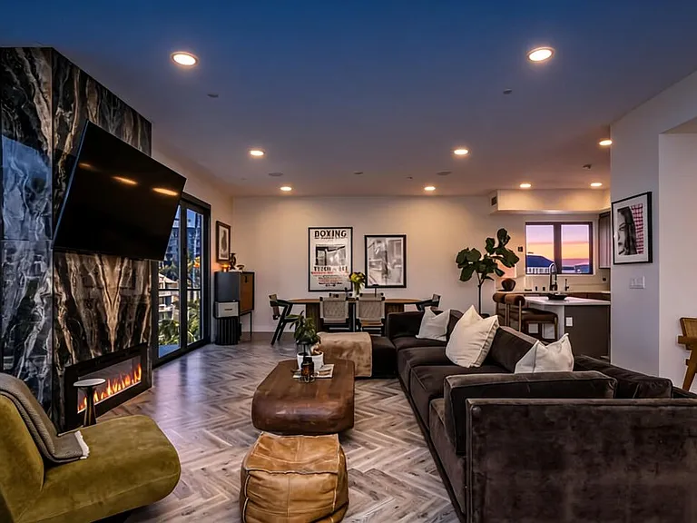137 N Doheny Dr #2 — Photo 5