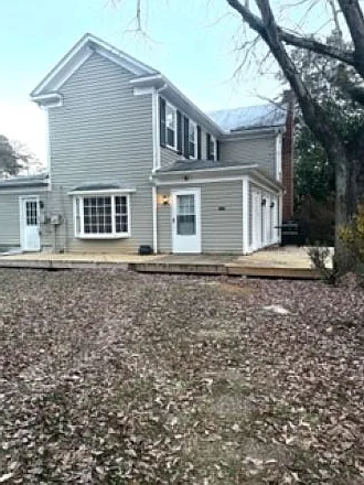 3 bed, 2390 sqft, $1,000 — Photo 2