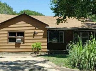 1202 N 7th St, Arkansas City, KS 67005