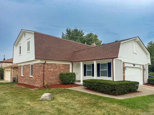 2863 Continental Dr, Troy, MI 48083