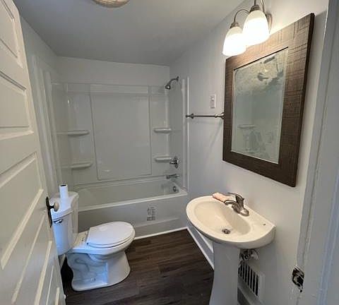 5th image of 628 Joyner St #B