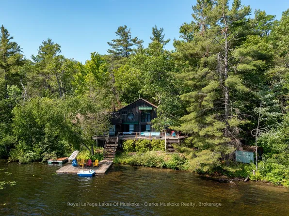 21 Big Rock Rd, Georgian Bay, ON L0K 1S0