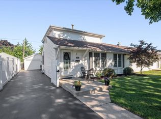 8912 S Ryan Rd, Hometown, IL 60456