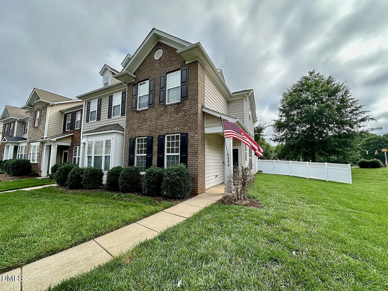 2 bed, 2.5 bath, 1311 sqft, $1,750 — Photo 2