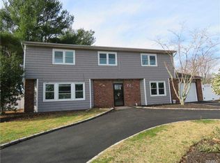 22 Burwood Ln, Coram, NY 11727