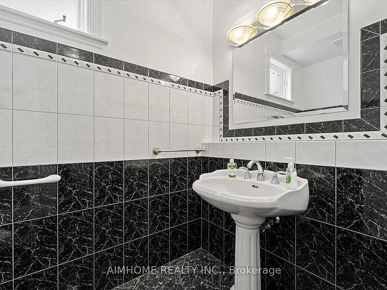 1081 Glencairn Ave — Photo 18