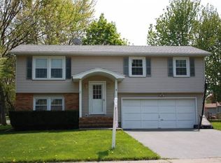 8 Vince Dr, Gates, NY 14606