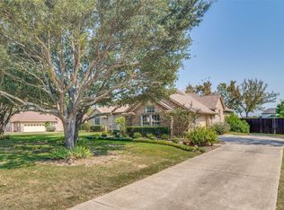 417 Pin Oak Dr, Terrell, TX 75161