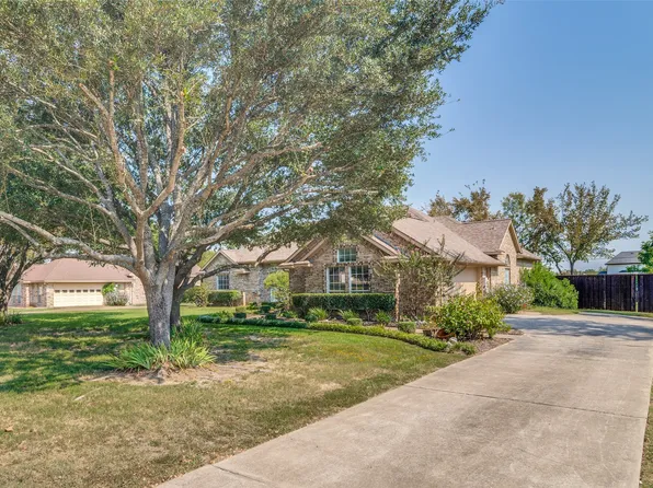 417 Pin Oak Dr, Terrell, TX 75161