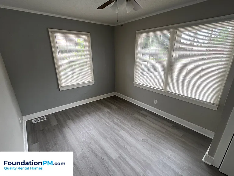 790 S Pkwy E — Photo 9