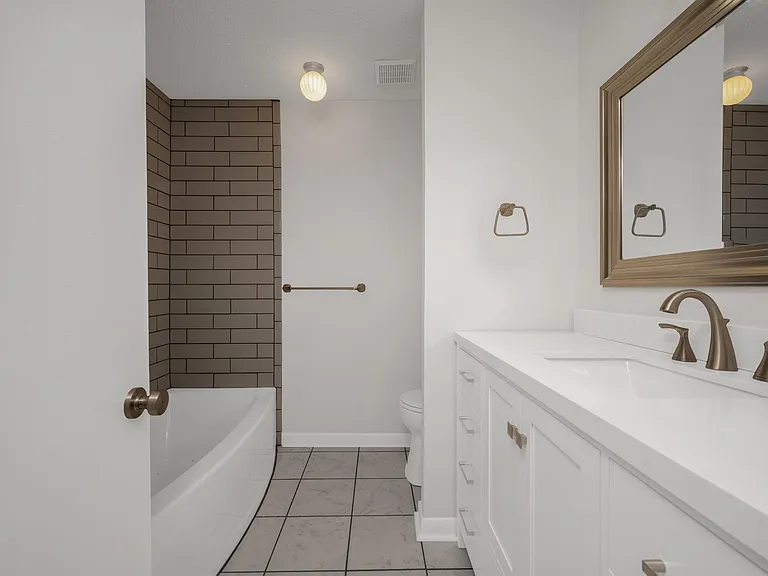102 Jennings Dr #B — Photo 3