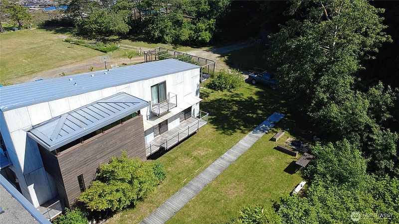 4th image of 23 N Sand Point Way