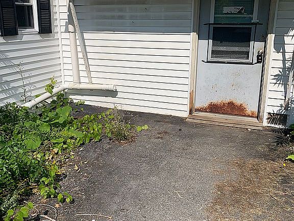 2nd image of 56 Clinton St