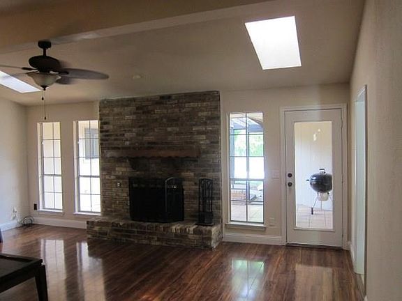 2nd image of 1338 Glenhill Ln