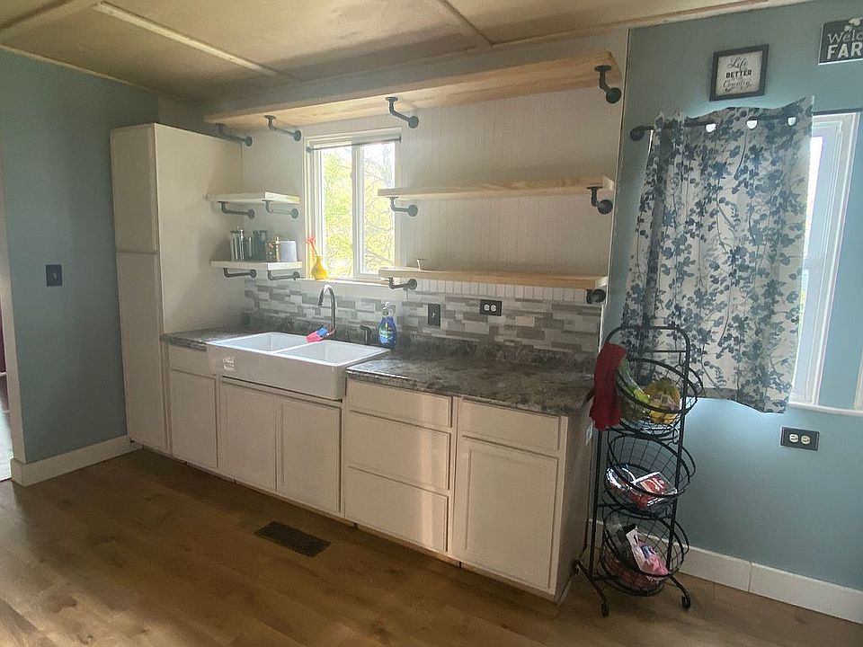 Kitchen with farmhouse sink