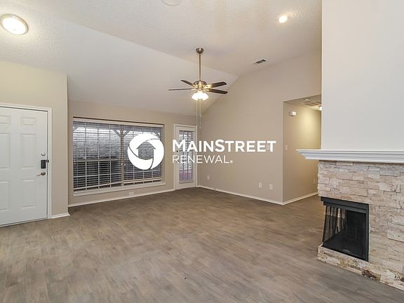 3rd image of 914 Plantation Dr
