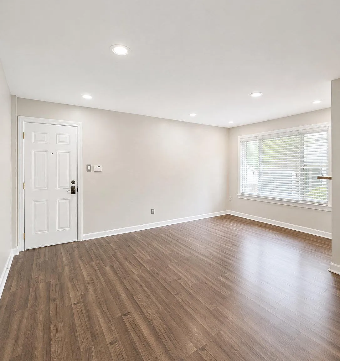 2 bed, 1.0 bath, 706 sqft, $1,700 — Photo 1