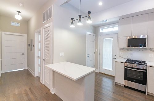 2nd image of 2317 W Iowa St #1R