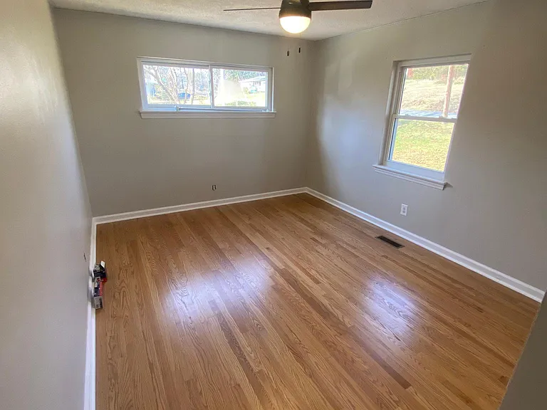 1018 Robins Crest Rd — Photo 24