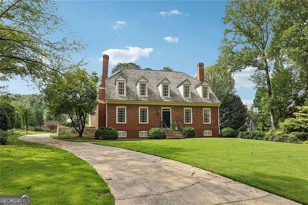 30 Old Stratton Chase photo 1