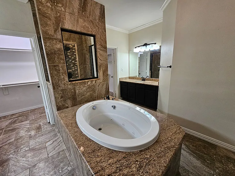 7721 Oak Garden Trl — Photo 22