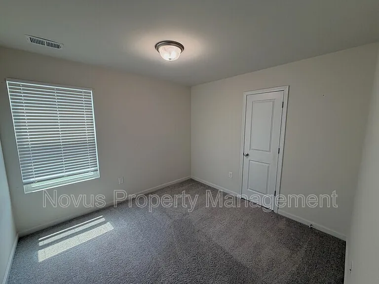 506 Amelia Ct — Photo 17
