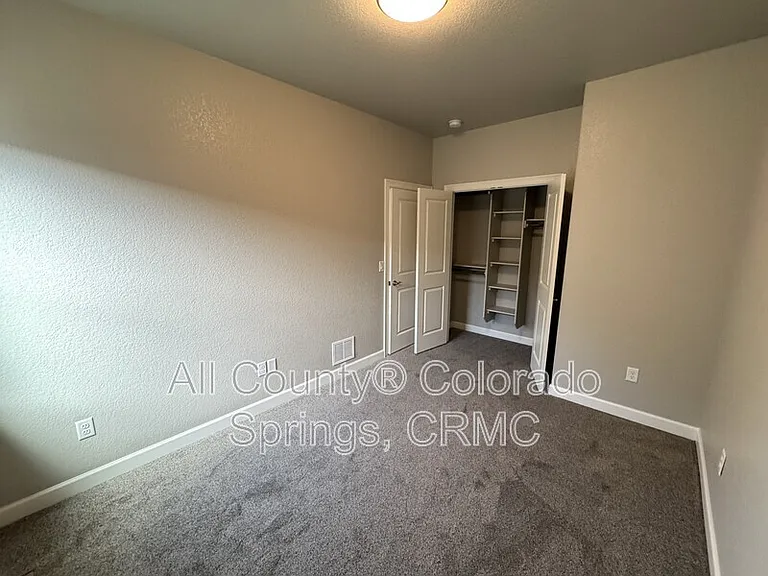 519 Brecken Ct — Photo 18