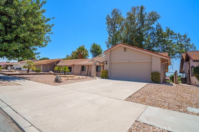 1st image of 1925 Silver Oak Way