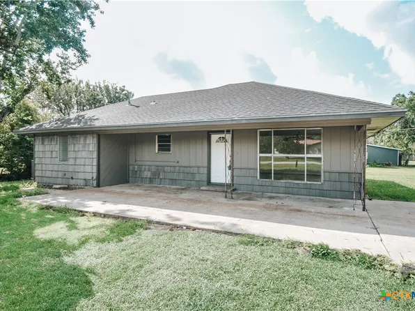 251 Hedges St, Bloomington, TX 77951