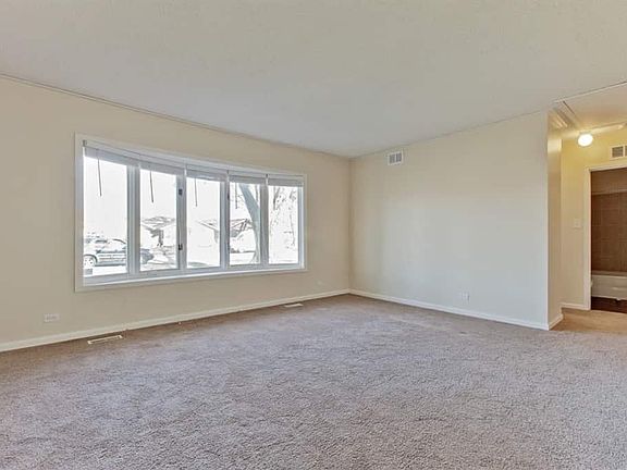 4th image of 7920 Oak Park Ave