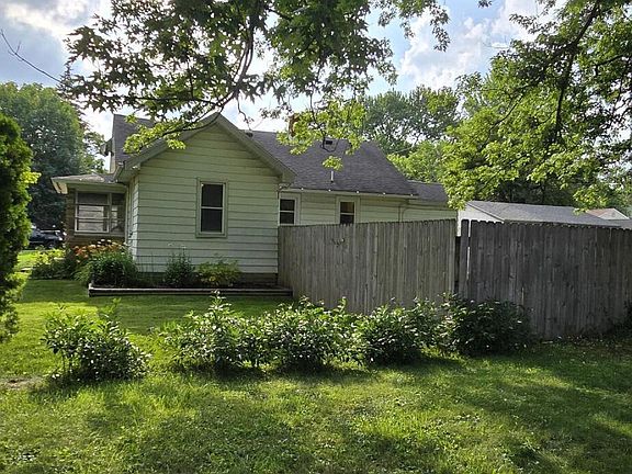 2nd image of 1922 Southmoor Dr