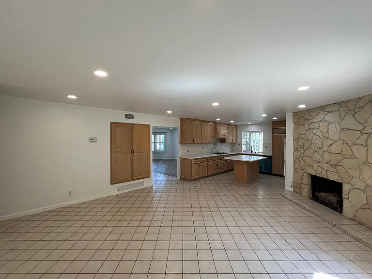6619 Neddy Ave — Photo 7