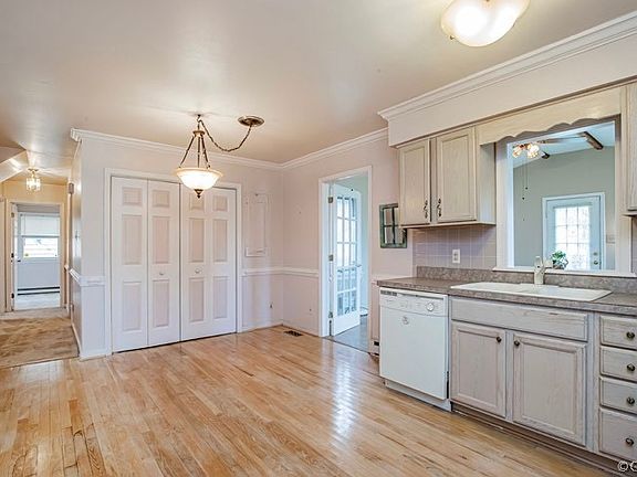 4th image of 1254 E Broad Rock Blvd