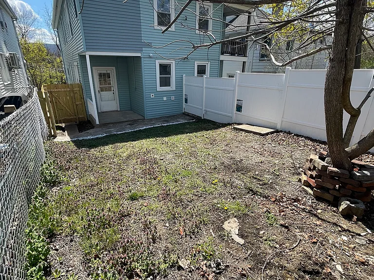 129 Beech St — Photo 3