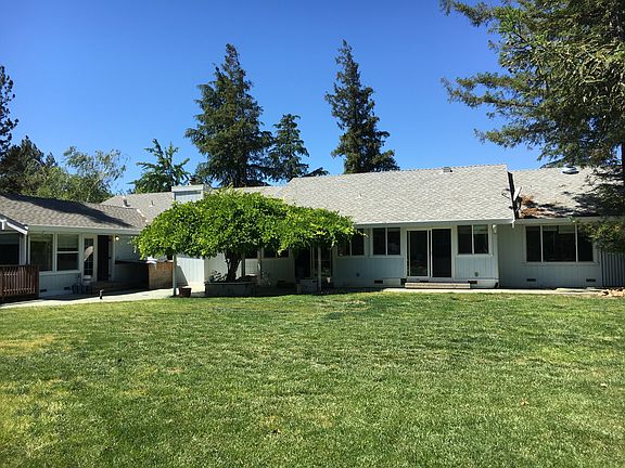 3rd image of 1112 Marina Cir