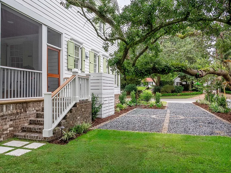 108 Live Oak Dr — Photo 36