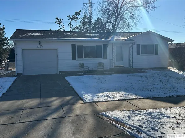 7731 Cherrywood Dr, Lincoln, NE 68510