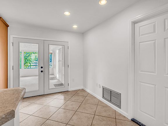 3rd image of 6680 SE 174th Ln