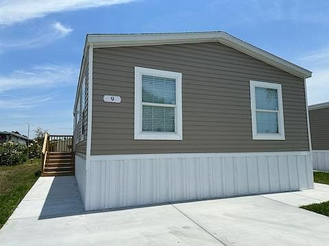 1st image of 2334 42nd Ave N #9