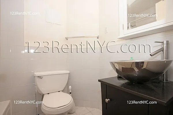 Rented by Chartwell Manhattan Realty | media 5
