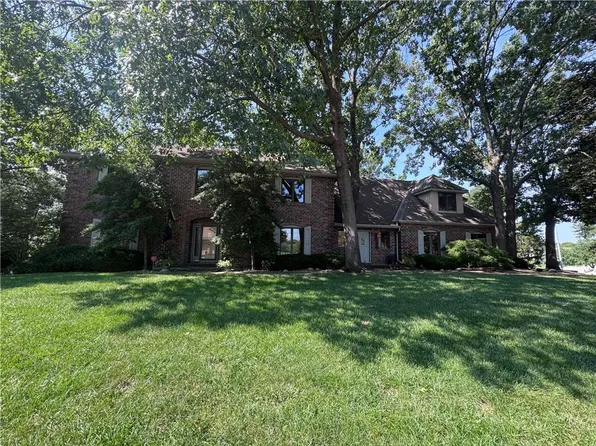 4900 Whitney Dr, Independence, MO 64055