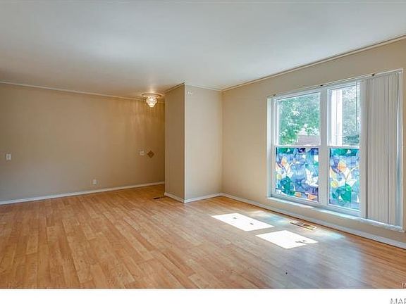 5th image of 1034 Willow Brook Dr