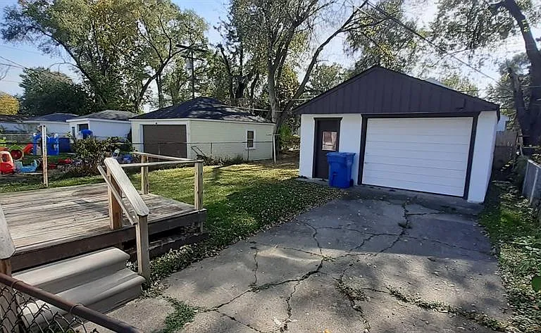 8662 Ford Ave — Photo 2