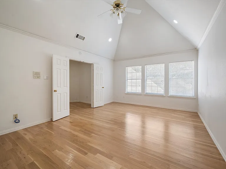 1004 Chimney Hill Trl — Photo 32